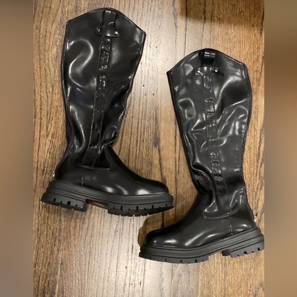 Black boots never worn size US 6.5